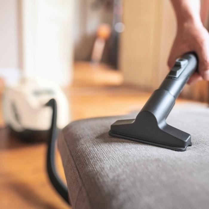 DS 6 bagless vacuum with water filtration - white