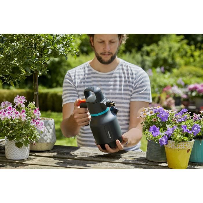 GARDENA 1.25L pressure sprayer