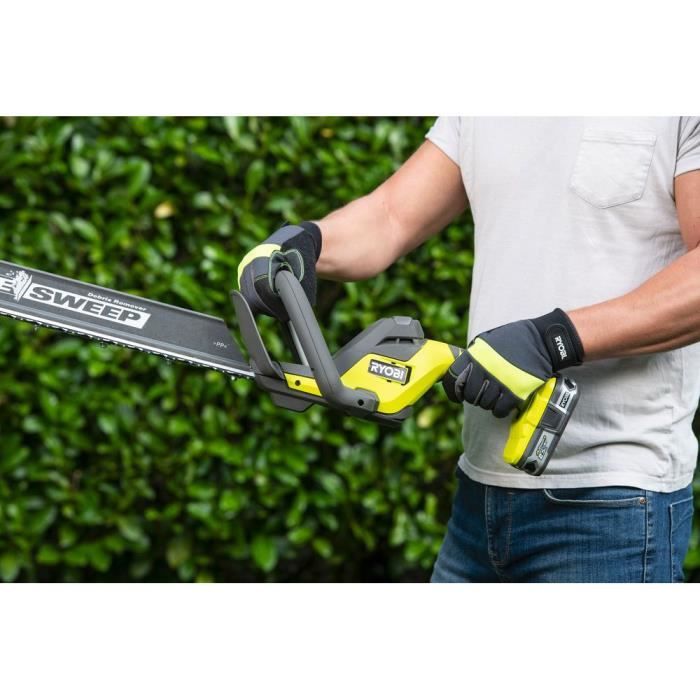 RYOBI ONE+ 18V LINEA cordless hedge trimmer - In-line design - 55 cm blades - 24 mm wheelbase - 1 18V 4.0 Ah battery and 1 battery charger