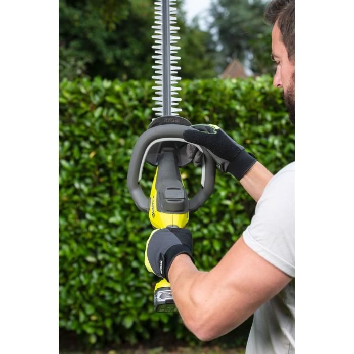 RYOBI ONE+ 18V LINEA cordless hedge trimmer - In-line design - 55 cm blades - 24 mm wheelbase - 1 18V 4.0 Ah battery and 1 battery charger