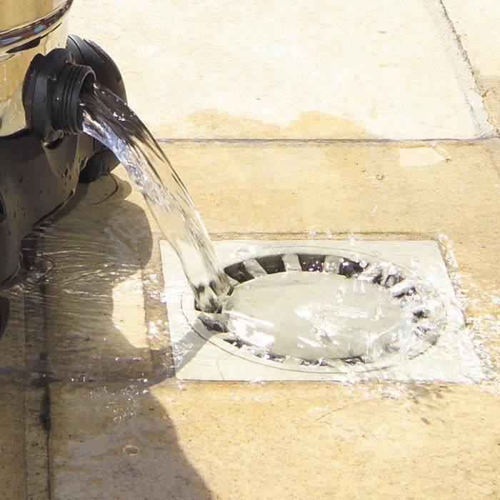 A 1400 W electric vacuum