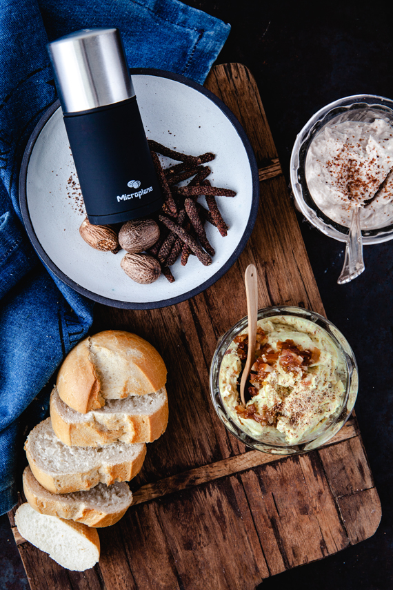 2-in-1 spice grinder