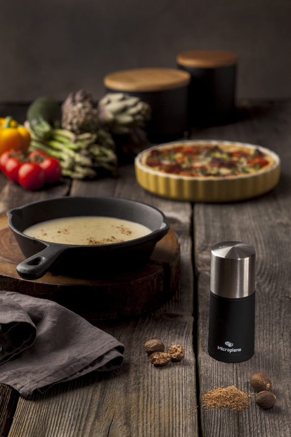 2-in-1 spice grinder