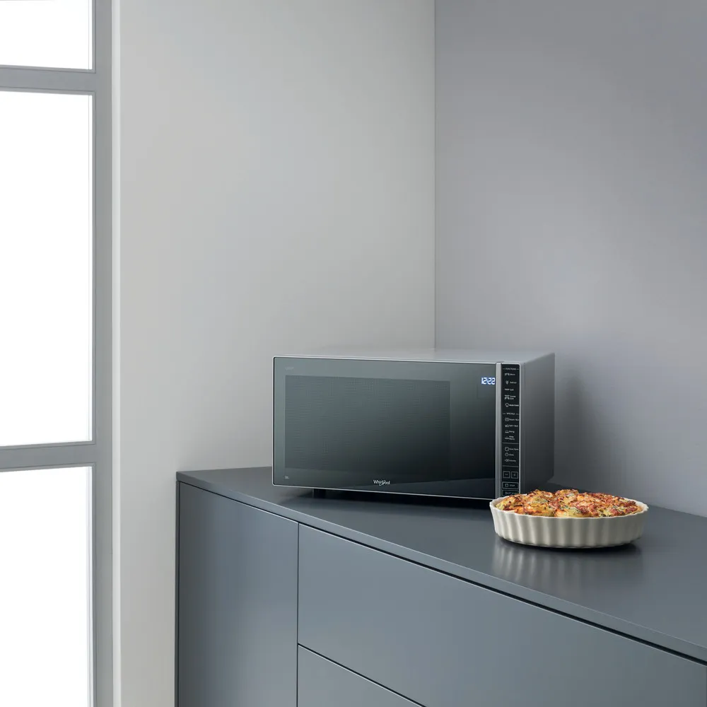 Whirlpool MWP 304 M 30 liter freestanding microwave