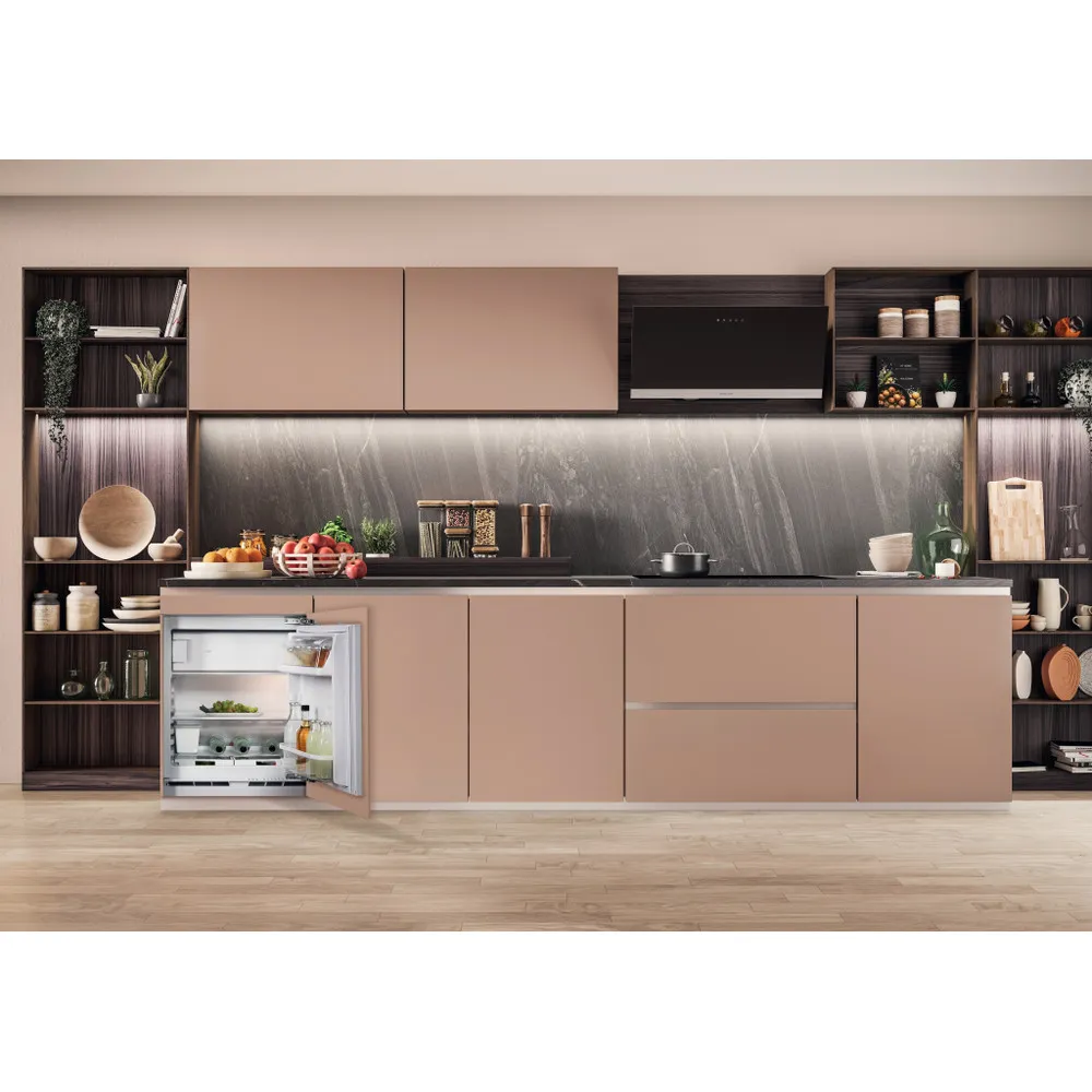 Hotpoint HABUF011 built-in refrigerator