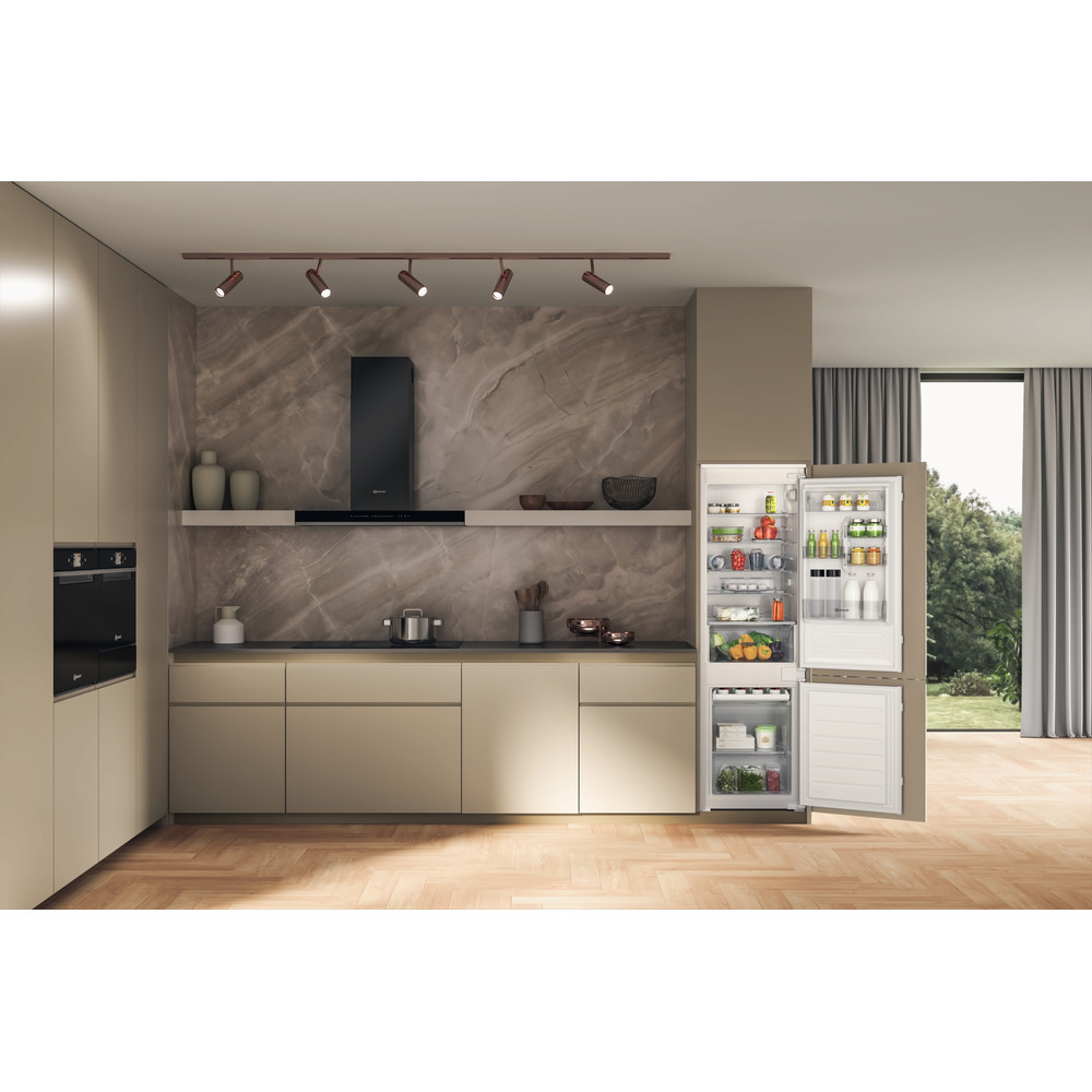Bauknecht BKGIS 18S12 built-in combined refrigerator