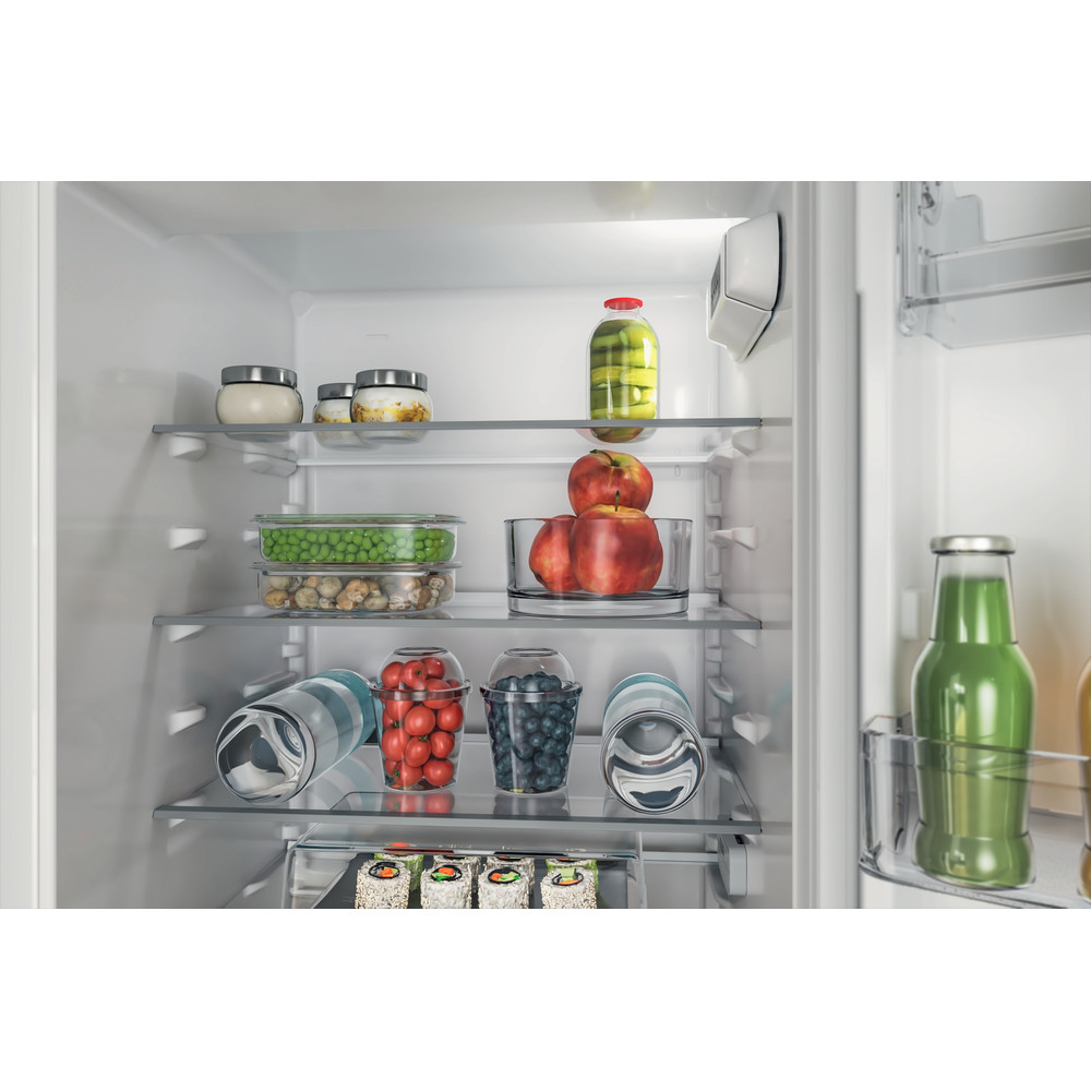 Bauknecht BKGIS 18S12 built-in combined refrigerator