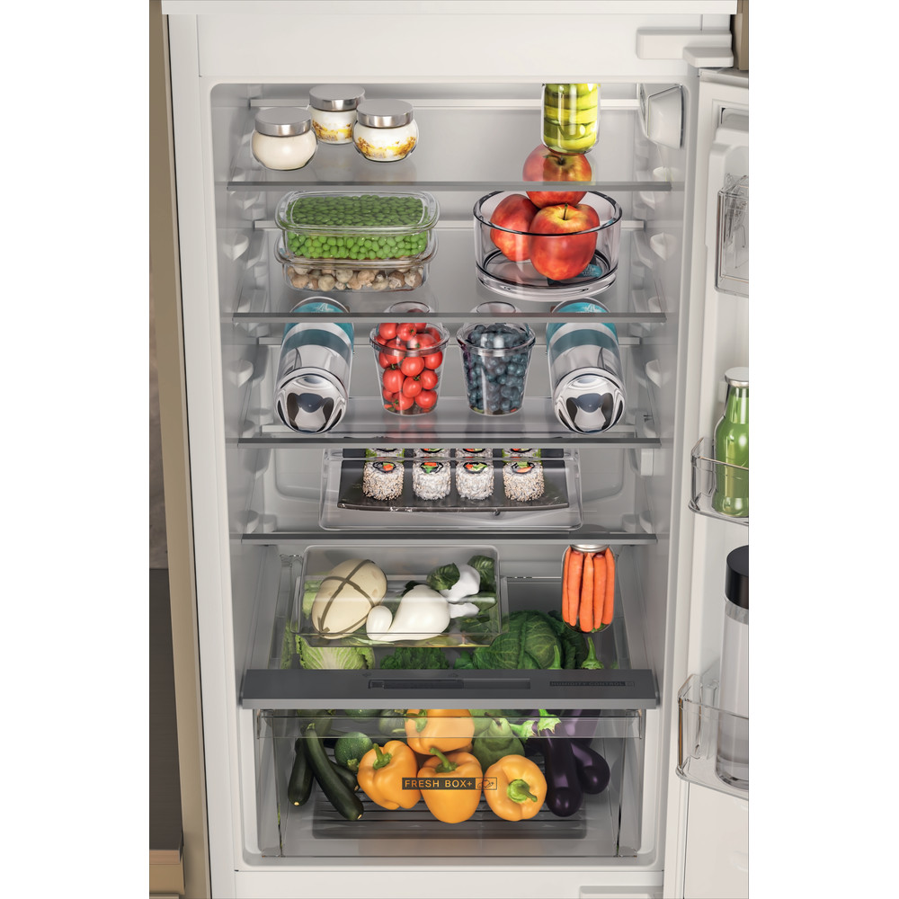 Bauknecht BKGIS 18S12 built-in combined refrigerator