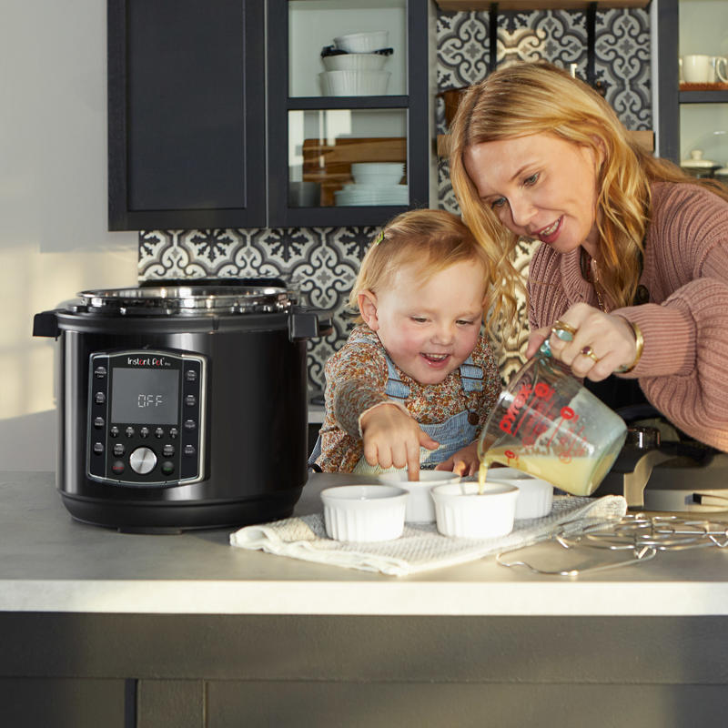 Instant Pot Pro 8L Electric Pressure Cooker